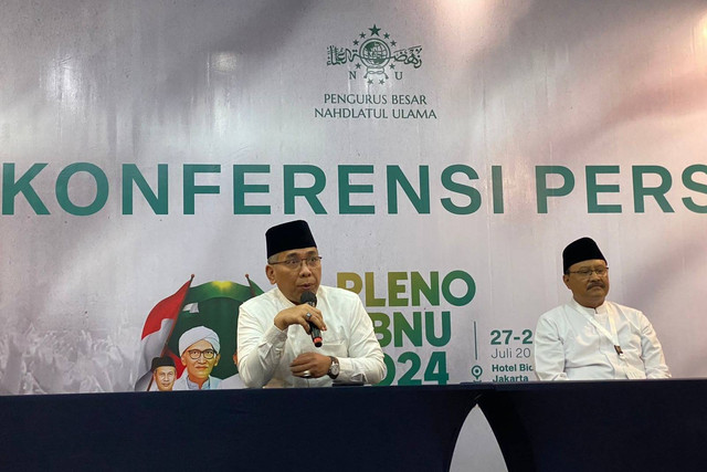 Ketua umum PBNU Gus Yahya dan Sekjen PBNU Gus Ipul pada konferensi pers hasil pleno PBNU 2024 di Hotel Bidakara, Jakarta Selatan pada Minggu (28/7/2024). Foto: Abid Raihan/kumparan