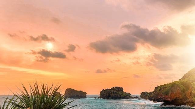 Pantai Siung. Daftar Pantai di Gunung Kidul. Sumber: A Tataning Nuswantari / Unsplash