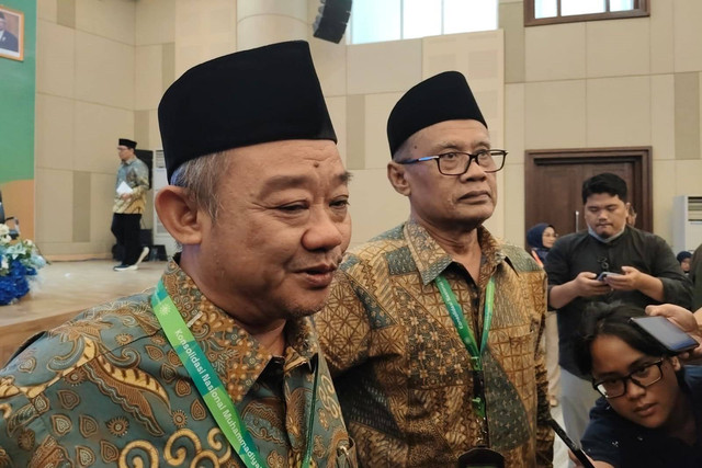 Ketua Umum PP Muhammadiyah Haedar Nashir dan Sekretaris Umum PP Muhammadiyah Abdul Mu'ti (kiri) usai umumkan Muhammadiyah terima tawaran kelola tambang di Unisa, Kabupaten Sleman, Minggu (28/7/2024). Foto: Arfiansyah Panji Purnandaru/kumparan