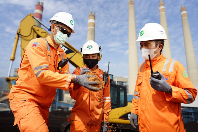 PLN Indonesia Power menjalankan program cofiring biomass atau substitusi energi primer Pembangkit Listrik Tenaga Uap (PLTU) dengan biomassa yang merupakan salah satu cara mencapai target Nationally Determined Contribution (NDC) pada tahun 2030 dan Net Zero Emissions (NZE) 2060. Foto: PLN IP