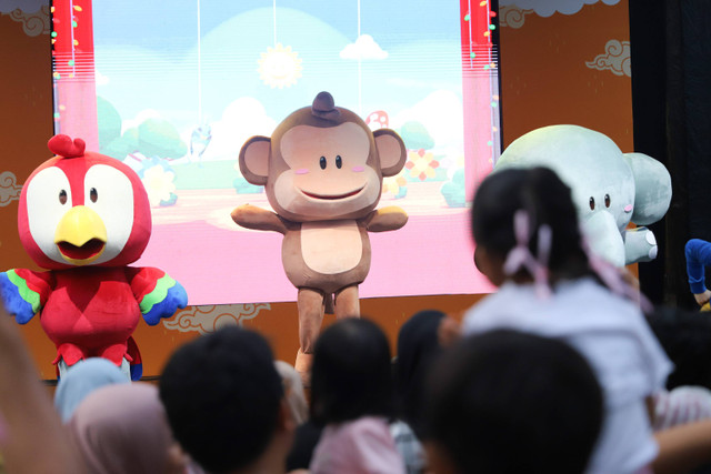 Penampilan BaLiTa saat bernyanyi dan menari bersama pada hari kedua Festival Hari Anak 2024 di Taman Anggrek, Kawasan Gelora Bung Karno, Jakarta, Minggu (28/7/2024). Foto: Iqbal Firdaus/kumparan