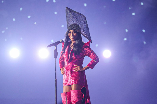 Penyanyi Anggun C. Sasmi tampil dalam konser tunggal bertajuk #enchantingANGGUN di Plenary Hall, Jakarta Convention Center, Jakarta, Minggu (28/7/2024). Foto: Iqbal Firdaus/kumparan