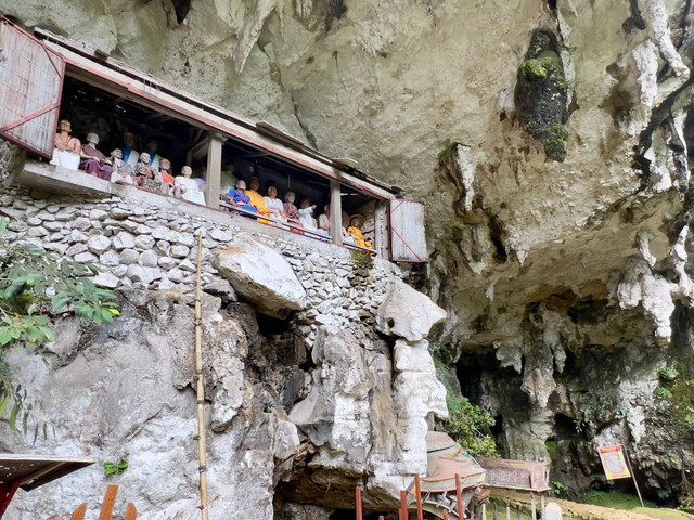 Pemakaman unik di Toraja. Foto: iik ganjar/Shutterstock