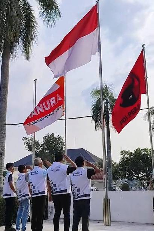 Bendera PDIP berkibar di rumah pemenangan Edy Rahmayadi. Foto: Dok Istimewa