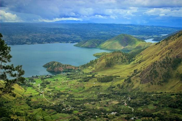 Ilustrasi Muara Nauli (Foto Danau Toba) Sumber: unsplash/ Irfannur Diah