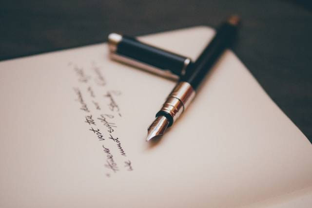 Contoh Puisi Bahasa Cirebon. Foto Hanya Ilustrasi. Sumber Foto: Unsplash.com/Ălvaro Serrano