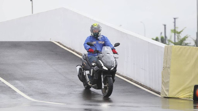 Test ride Honda ADV 160 di Astra Honda Motor Safety Riding & Training Center, Cikarang (6/7/2022). Foto: AHM