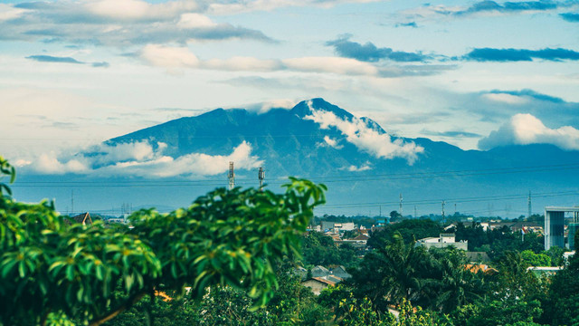 Naik Gunung Salak Berapa Jam. Sumber Unsplash Ishaq Robin