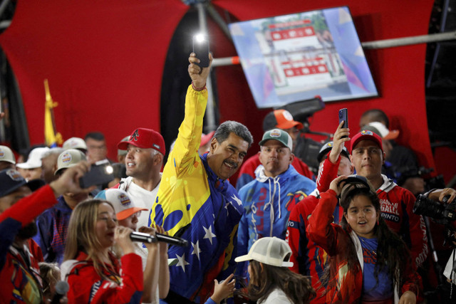 Presiden Venezuela Nicolas Maduro merayakan kemenangannya setelah pemilihan presiden di Caracas, Venezuela, Senin (29/7/2024). Foto: Fausto Torrealba/REUTERS 