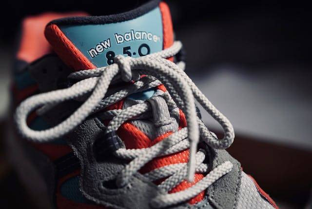 Rekomendasi sepatu New Balance pria. Sumber: pexels.com