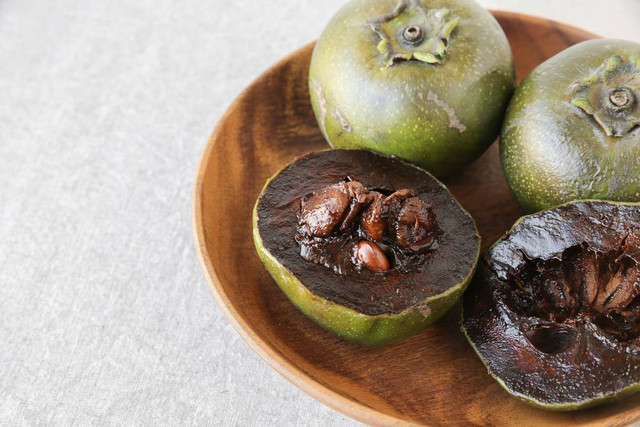 Ilustrasi Buah Black Sapote (sumber: shutterstock.com)