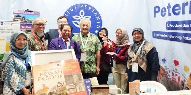 Produk PKM Yola Soft Candy IPB Memikat Pengunjung di Indo Livestock 2024