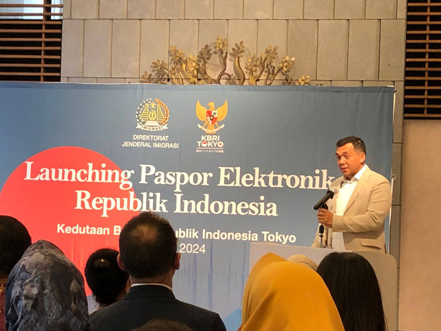 Dirjen Imigrasi, Silmy Karim, dalam Launching Paspor Elektronik Republik Indonesia di KBRI Tokyo. Foto: Sapto Nugroho