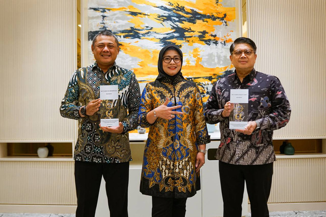 Bank Mandiri penghargaan Best FX Bank for Corporates & FIs dan Best FX Banks for Retail Clients di ajang 17th Annual Alpha Southeast Asia-Treasury & FX Awards 2024. Foto: Dok. Bank Mandiri