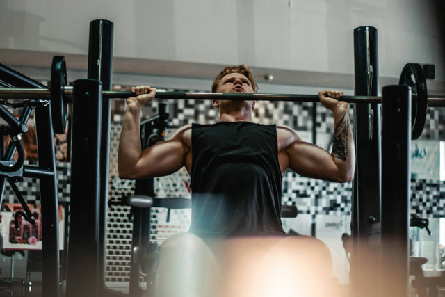 Ilustrasi Cara Bulking dan Cutting yang Benar. Sumber: Unsplash/Arthur Edelmans