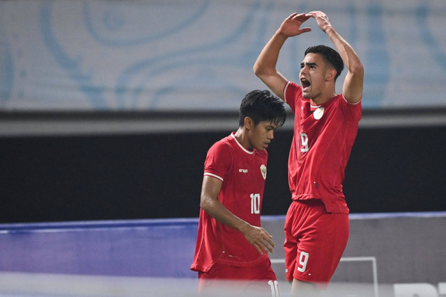 Selebrasi pemain Timnas U-19 Indonesia Jens Raven usai mencetak gol ke gawang Timnas U-19 Thailand pada pertandingan final Piala AFF U-19 di Stadion Gelora Bung Tomo, Surabaya, Jawa Timur, Senin (29/7/2024). Foto: Sigid Kurniawan/ANTARA FOTO 