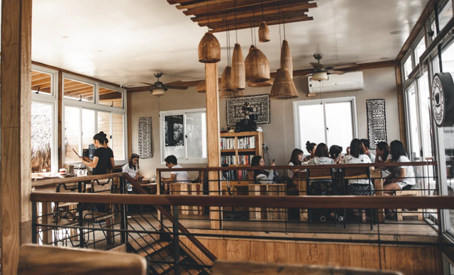 cafe di ciwidey. Foto hanya ilustrasi, bukan tempat sebenarnya.Sumber: Pexels/Lawrance Suzara