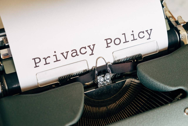 https://cdn.pixabay.com/photo/2020/05/31/16/48/privacy-policy-5243225_1280.jpg (Ilustrasi Perlindungan Data)
