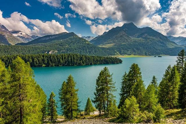 Foto Hanya Ilustrasi: Asal-Usul Danau Maninjau di Sumatera Barat. Sumber: Pixabay.com