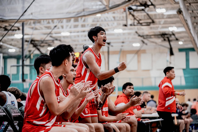 Selebrasi Skuad Kopi Good Day DBL Indonesia All Star 2024 saat bertanding di National Summer Classic, pada Sabtu, 27 Juli 2024. Foto: DBL