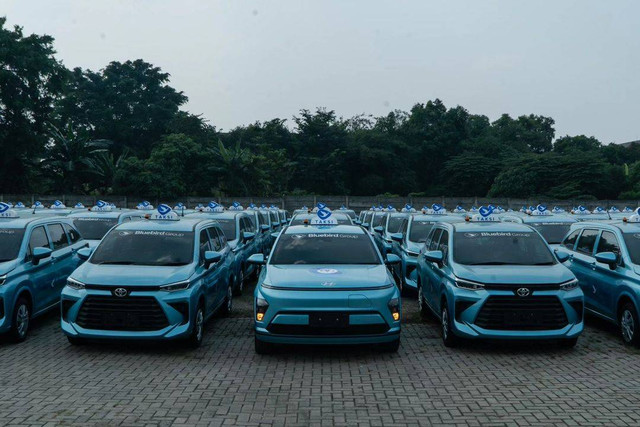 Wujud Hyundai Kona Electric menjadi taksi listrik baru Blue Bird Group. Foto: Instagram/@sigitdjokosoetono