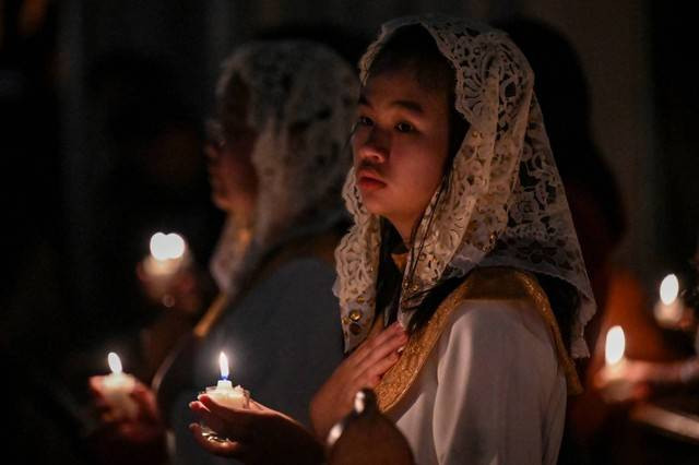 Ilustrasi umat Ktolik sedang mendaraskan doa. Foto: Erlangga Bregas Prakoso/ANTARA FOTO