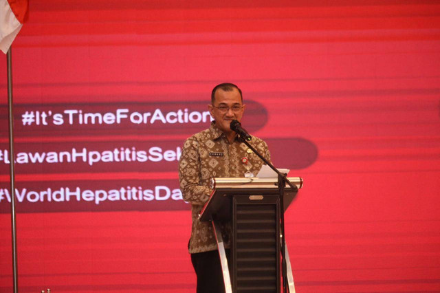 Pj Sekda Sumsel, Edward Candra saat menghadiri peringatan Hari Hepatitis Sedunia, Foto : Humas Pemprov Sumsel