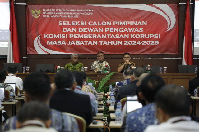 Sejumlah peserta mengikuti ujian seleksi Calom pimpinan KPK di Gedung KPK, Jakarta, Rabu (31/7/2024).  Foto:  Humas Kemensetneg