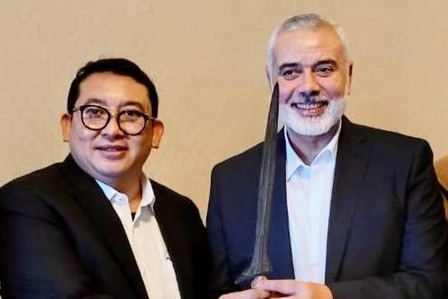 Fadlin Zon saat bertemu dengan Pemimpin Hamas Ismail Haniyeh. Foto: X/@fadlizon