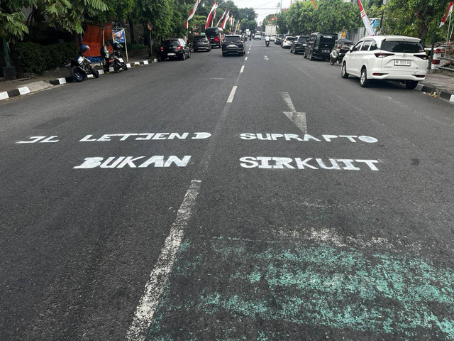 Tulisan di Jalan Letjen Suprapto Yogya. Foto: Iqbal Twq/Pandangan Jogja