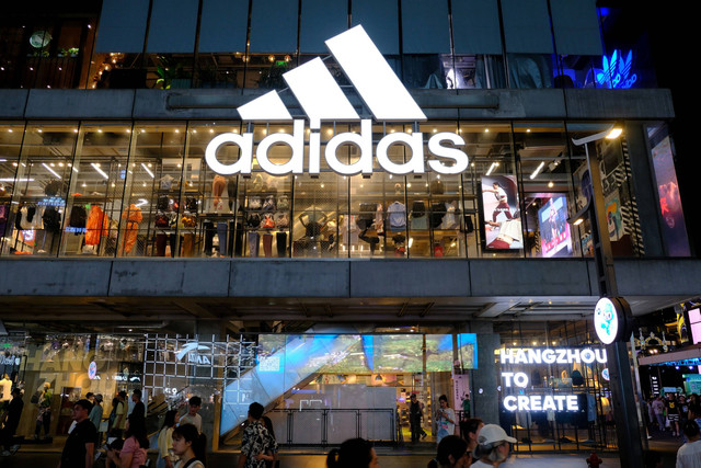 Ilustrasi logo adidas. Foto: Shutterstock