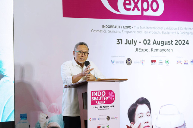 Menteri Perdagangan Zulkifli Hasan membuka Pameran Indo Beauty Expo ke-14 di JIExpo Kemayoran, Jakarta, Rabu (31/7/2024). Foto: Kemendag RI