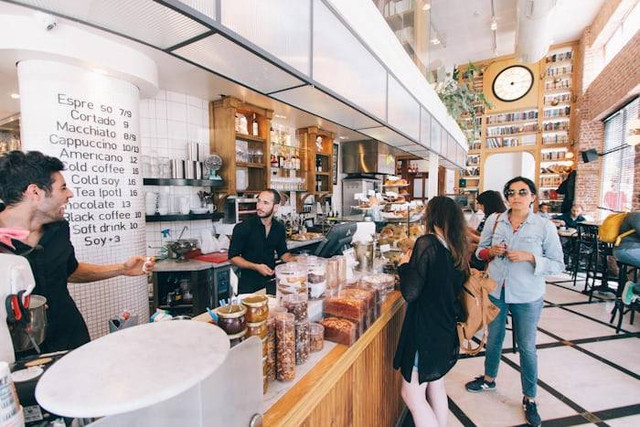 Coffee Shop di dekat IPB Dramaga (Foto hanya ilustrasi, bukan tempat sebenarnya) Sumber: unsplash/ Robert Bye