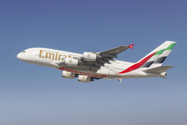 Pesawat Emirates Airbus A380. Foto: Markus Mainka/Shutterstock