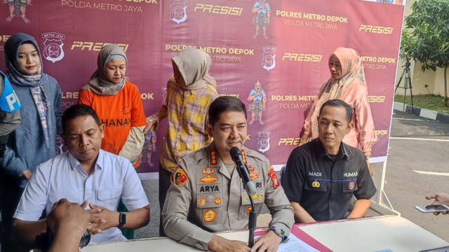 Konferensi pers penganiayaan anak di daycare Wansen School dipimpin oleh Kapolres Depok Kombes Pol Arya Perdana, Depok, Kamis (1/8).  Foto: Thomas Bosco/kumparan