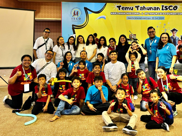 Ascott Indonesia regional Jabobek (Jakarta, Bogor, Bekasi) bersama anak-anak dalam merayakan Hari Anak Nasional dan ulang tahun ke-25 Indonesia Street Children Organization (ISCO) di JIEXPO, Jakarta. Foto: Dok. Ascott Indonesia