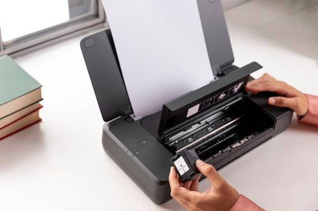 Ilustrasi cara mengganti cartridge printer. Foto: Freepik 