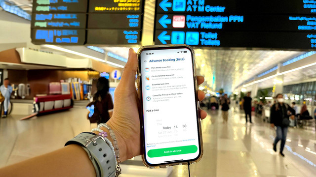 kumparan mencoba fitur Grab Advance Booking yang memungkinkan para pengguna untuk menjadwalkan perjalanan 2 jam hingga 7 hari sebelumnya. Foto: Maharani Sagita / kumparan