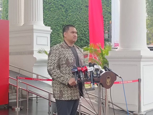 Menpora Dito Ariotedjo di Kompleks Istana Kepresidenan, Jakarta, Kamis (1/8). Foto: Zamachsyari/kumparan