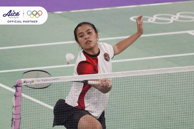 Tunggal putri Indonesia Gregoria Mariska Tunjung saat pada babak penyisihan grup G Olimpiade Paris 2024 di Porte De La Chapella Arena, Paris, Prancis, Rabu (31/7/2024). Foto: Kin Cheung/AP Photo