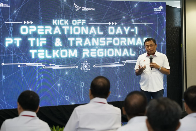 Direktur Utama Telkom, Ririek Adriansyah dalam acara Kick Off Operational Day 1 PT Telkom Infrastruktur Indonesia (TIF) di Jakarta, Kamis (1/8/2024). Foto: Dok. Telkom