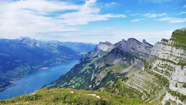 Negara Paling Indah di Dunia (Foto pegunungan Swiss) Sumber: unsplash/ Joris Beugels