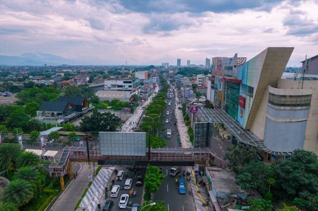 Tarif angkot AC Depok. Foto hanyalah ilustrasi. Sumber: Unsplash/Ammar Andiko