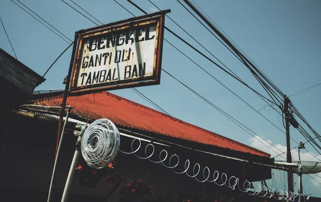 Tempat bengkel di Pangalengan. Foto hanyalah ilustrasi bukan tempat sebenarnya. Sumber: Unsplash/Xelvet Online