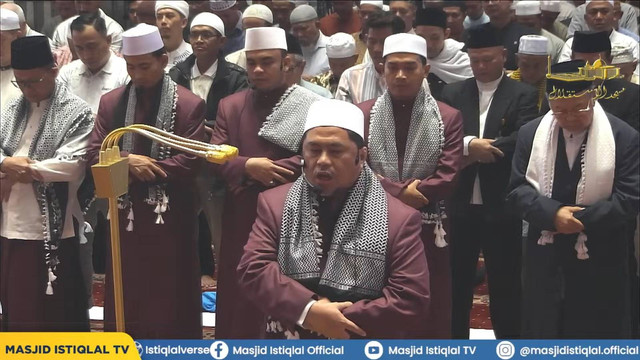 Suasana salat gaib untuk Ismail Haniyeh di Masjid Istiqlal Jakarta, Jakarta Pusat, Jumat (2/8). Foto: Youtube