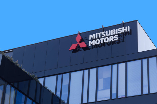 Ilustrasi logo Mitsubishi Motors. Foto: Shutterstock