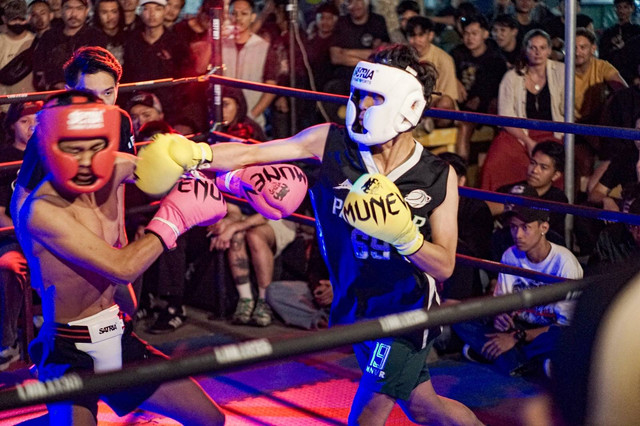 Dua fighter sedang bertanding di Fight Club Yogyakarta. Foto: Fight Club Yogyakarta