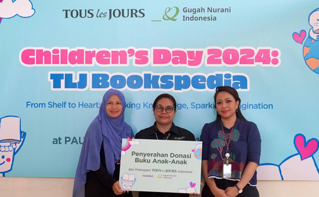 TOUS les JOURS bersama Gugah Nurani Indonesia menyerahkan buku bacaan anak di PAUD As-Syifa, Cakung, Jakarta Timur, Kamis (1/8/2024).  Foto: Dok. TOUS les JOURS