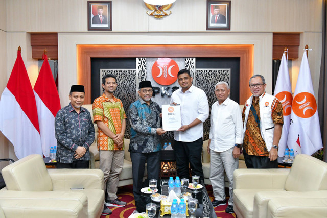 PKS beri rekomendasi Pilgub Sumut kepada Wali Kota Medan Bobby Nasution di DPP PKS pada Jumat (2/8/2024). Foto: Dok. Istimewa