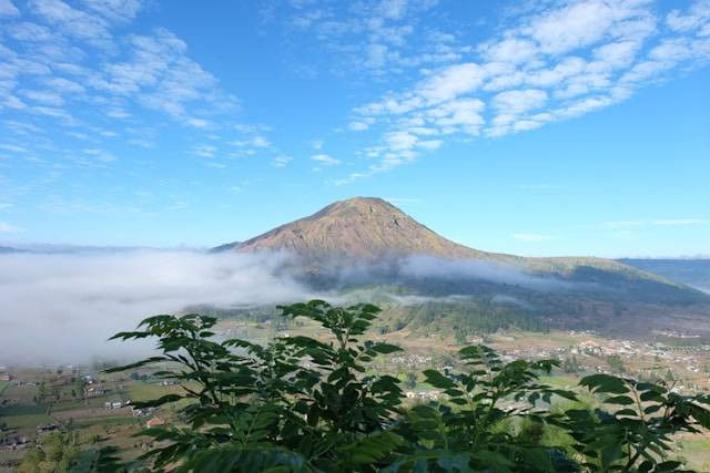 Ilustrasi Gunung Tertinggi di Bali. Foto: dok. Unsplash/Dwi Aryasa